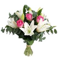 Bouquet of flowers from 3 roses and 2 lilies
