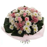 Bouquet of flowers from 5 roses, 5 orchids and 9 chrysanthemums