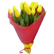 Bouquet of flowers from 15 yellow tulips