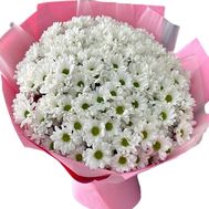 Bouquet of flowers from 35 chamomile chrysanthemums