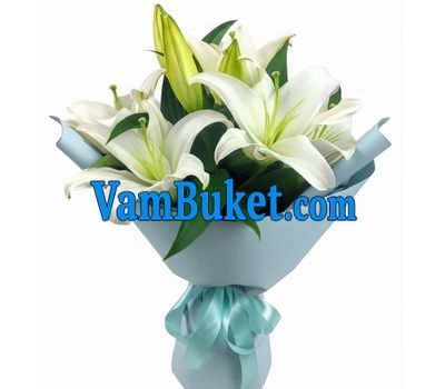 Bouquet of flowers from 3 white lilies