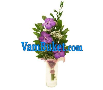 Bouquet of flowers from 3 orchid flowers